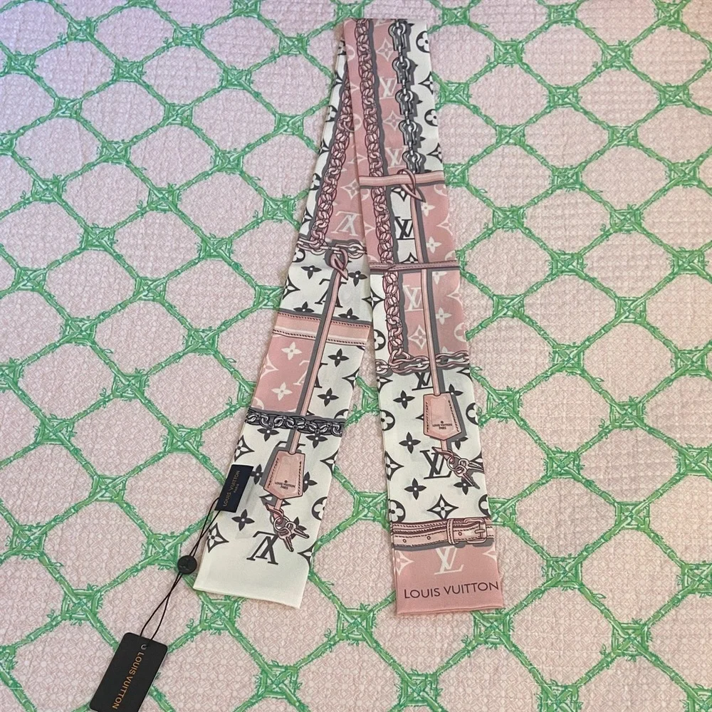 Louis Vuitton Pink and White Monogram Scarf!  New with Tags! - Picture 6 of 6